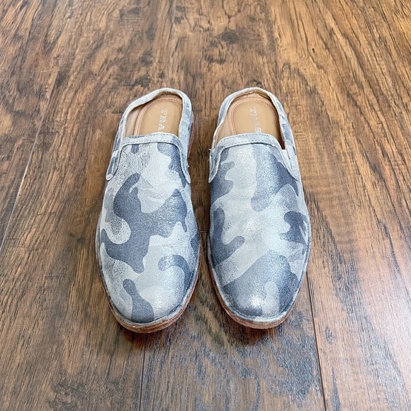 Trask • Ashley Pewter Camo Slide mule grey silver camouflage print leather - Picture 3 of 12